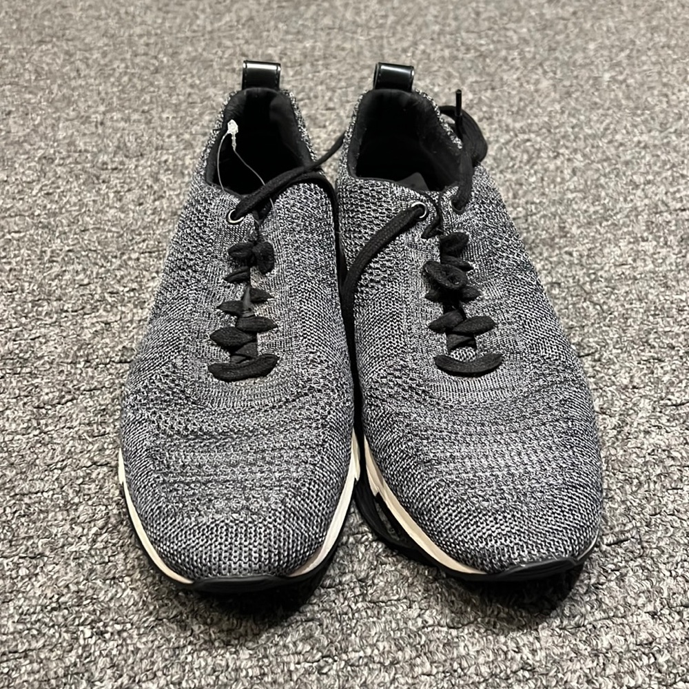 Vince men’s sneakers sz 9 like new